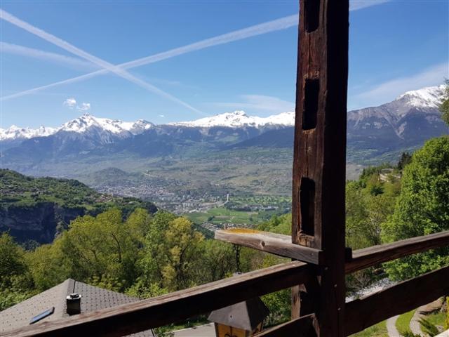 Authentisches 5,5 Zimmer Chalet mit Mazot, Scheune und Weinkeller auf einem großen Anwesen – Val d'Hérens –