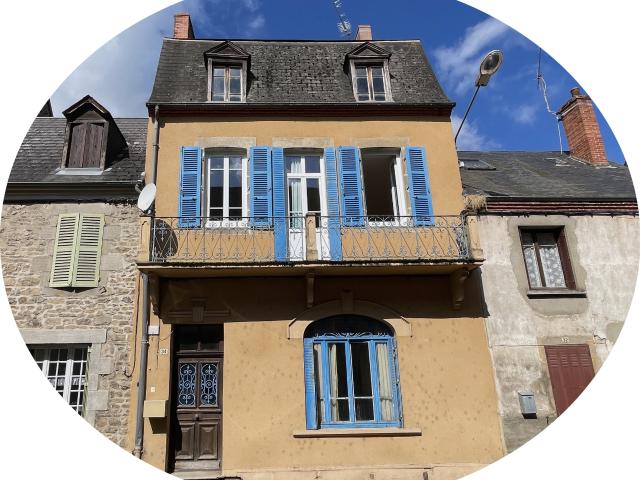 Auv 1162: Grande maison, centre Pionsat, avec très beau jardin, 540m2