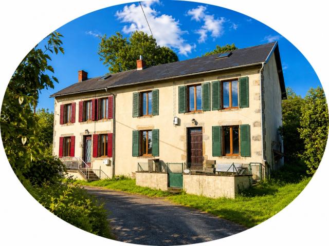 Auv 1218: Ensemble de 2 maisons, grange, au calme, 8400m2, beaux arbres