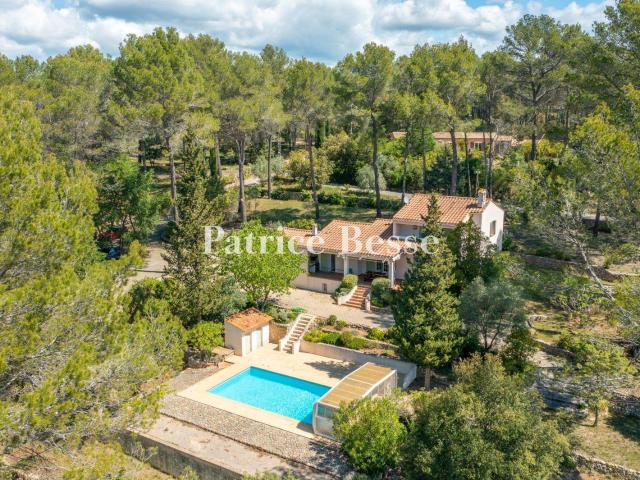 Aux abords de Flayosc, sur plus de 2 ha en restanques, un ma. 178m² Draguignan