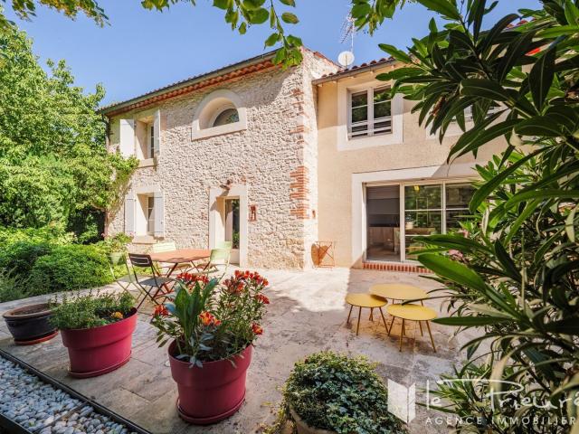 Aux portes d'Albi, une propriété de caractère rénovée avec r. 239m² Albi