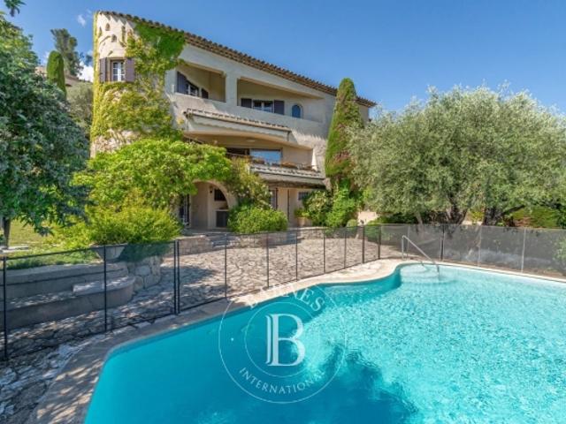 Aux portes de Mougins Villa avec piscine Domaine sécurisé