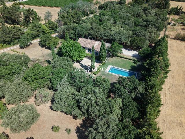 Aux portes de Carpentras, dans un environnement préservé, au. 233m² Carpentras