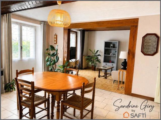 Aux portes de Craon Maison rénovée avec garage et jardin – Saint Martin du Limet 53800