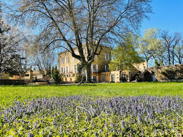 Aux Portes de la Provence, belle bastide de XIXe siècle