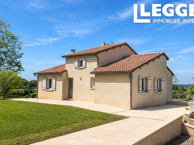 Aux portes de la ville belle maison contemporaine avec sous sol, entrée privé et jardin de 5520 m²