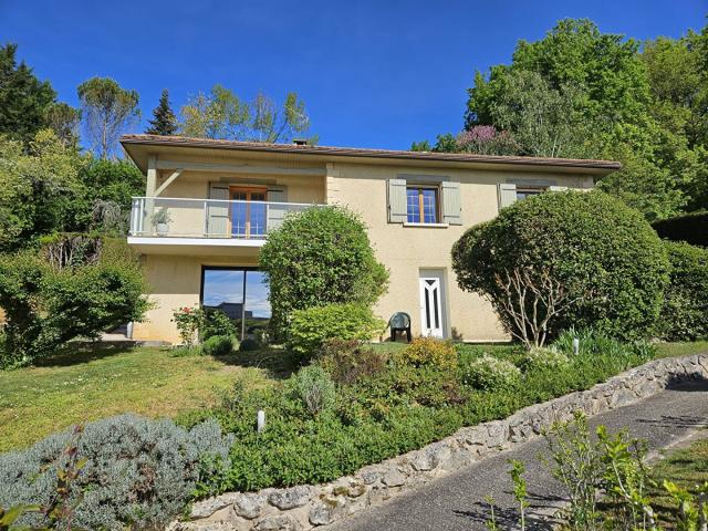 Aux portes de Périgueux, maison d'environ 150 m² 150m² Périgueux