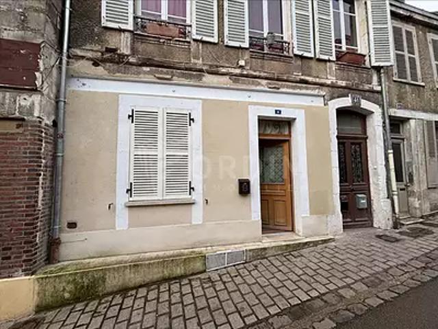 Auxerre 89000 Location appartement 1 pièce t1 au dernier étage
