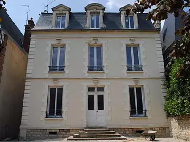Auxerre 89000 Location appartement 2 pièces t2 au dernier étage cave