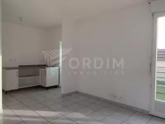Auxerre 89000 Location appartement 2 pièces t2 au dernier étage parking