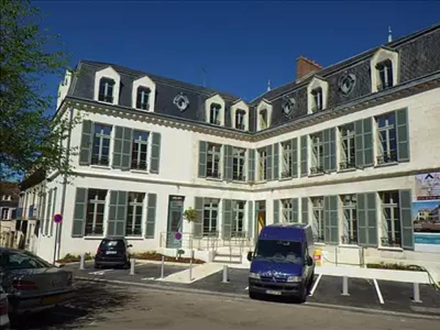 Auxerre 89000 Location appartement 4 pièces t4 au dernier étage cave