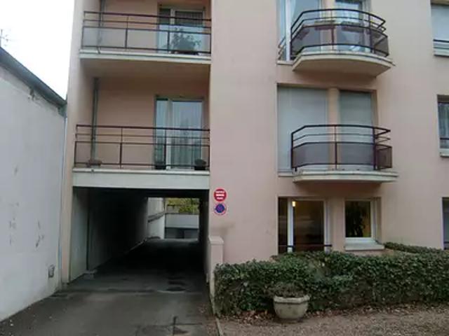 Auxerre 89000 Location parking au dernier étage