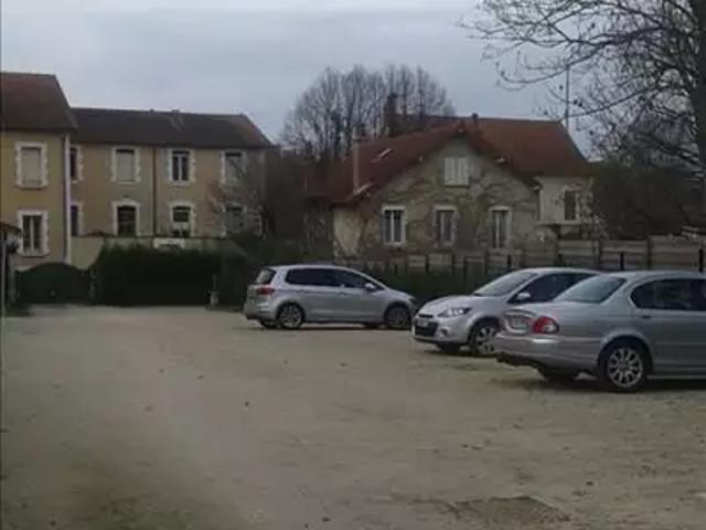 Auxerre 89000 Location parking au dernier étage