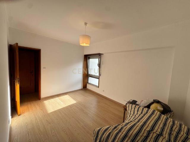 Av. 5 de Outubro, Lamego, Portugal, Lamego Almacave e Sé, Viseu District 5100 011