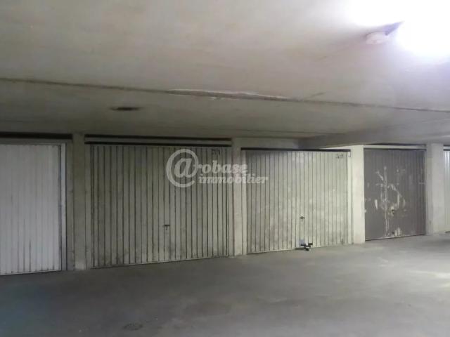 Av de la Timone / rue du Canada, box fermé