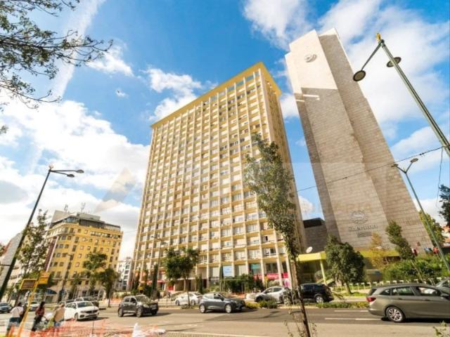 Av. Fontes Pereira Mel. Escritório 60 m2. Remodelado. Elevador. Portaria. Próximo metro