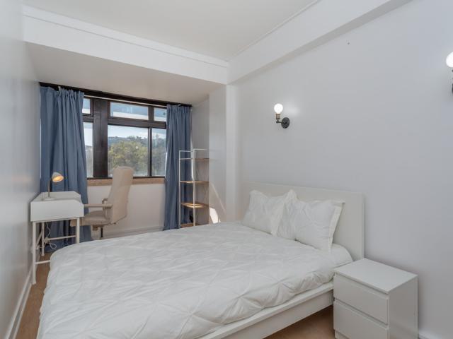 Av. Fontes Pereira Melo 3 6D Room 4 35 4