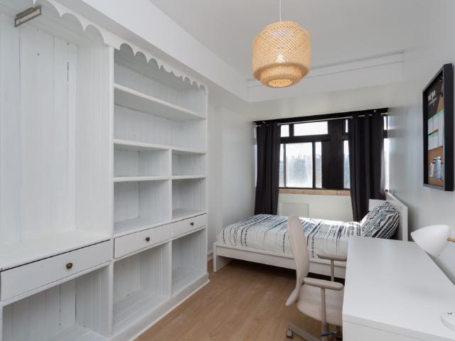 Av. Fontes Pereira Melo 3 6D Room 3 35 3
