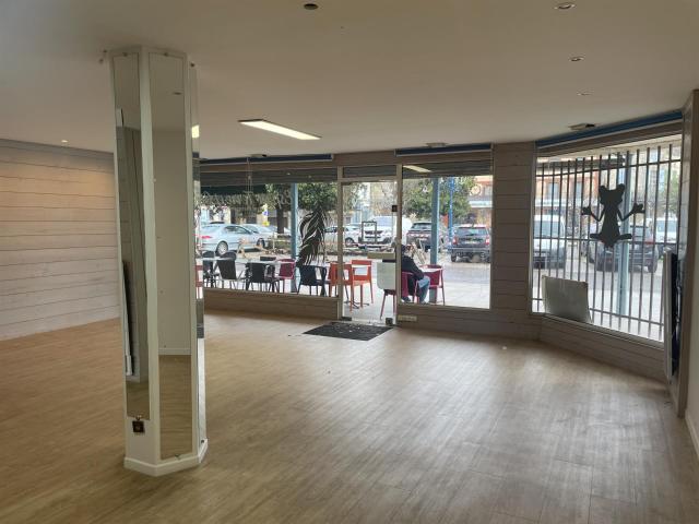 Av Murs Commerciaux. 120m² Tonneins