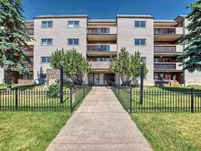 # Av Nw, Edmonton, AB, T5Y 1P7 condo for sale Listing ID E4.