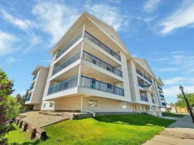 # Av, Stony Plain, AB, T7Z 1P7 condo for sale Listing ID E4.