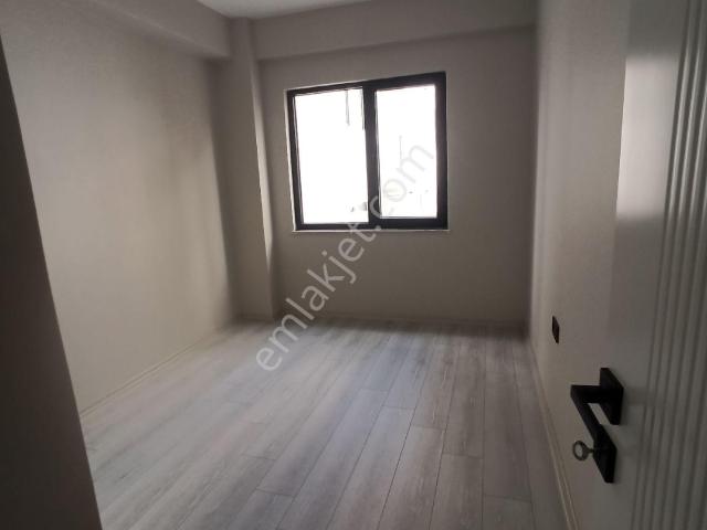 Avm Arkasi Kiralik 1+1 Boş Daire