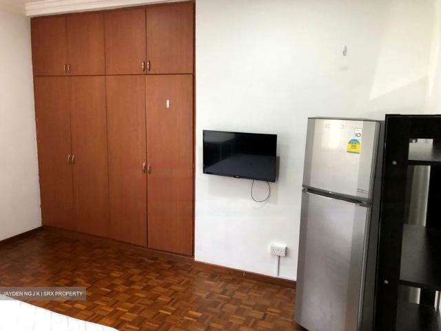 Avon Park D13, Condominium