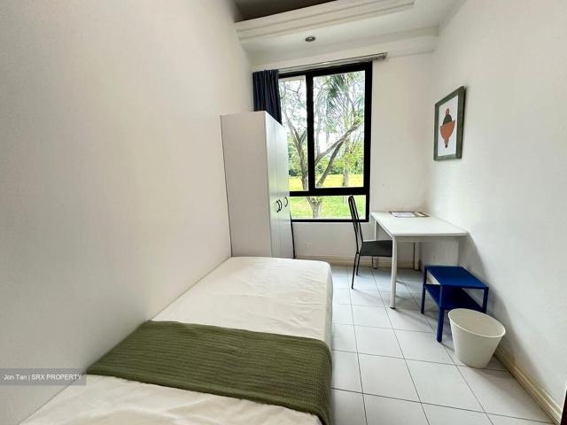 Avon Park D13, Condominium