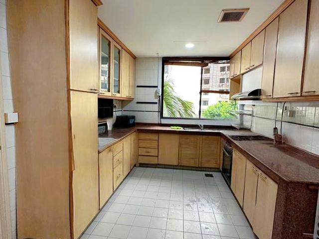 Avon Park D13, Condominium