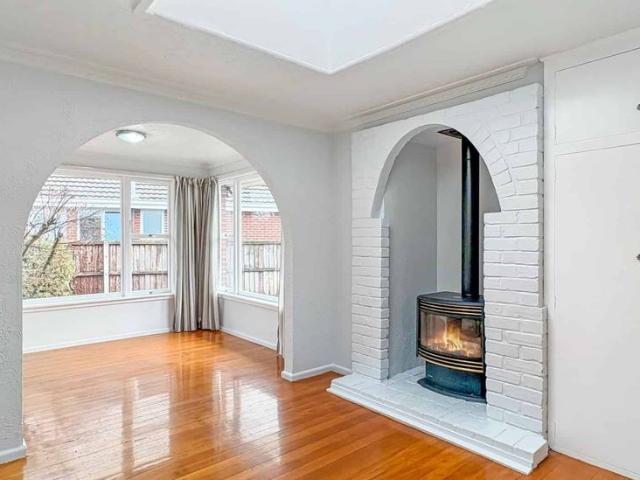 AVONHEAD THREE BEDROOMS, GAS FIRE & HEAT PUMP, DOUBLE GARAGE
