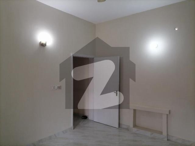 Avail Yourself A Great Prime Location 10 Marla Flat In Askari 5