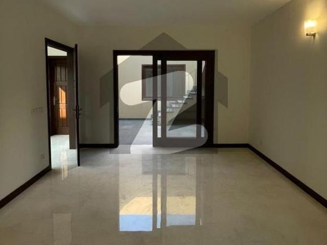 Avail Yourself A Great 1000 Square Yards House In DHA Phase 7