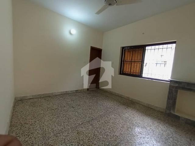 Avail Yourself A Great 1 Kanal Upper Portion In I 8