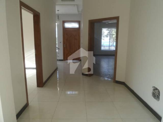 Avail Yourself A Great 2000 Square Yards House In F 6/2