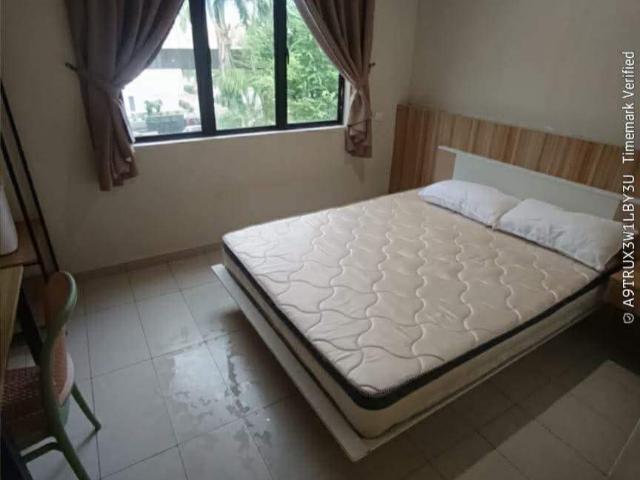 AVAILABLE Couple Hotel Room to Let in USJ Subang Near Summit & Segi College!