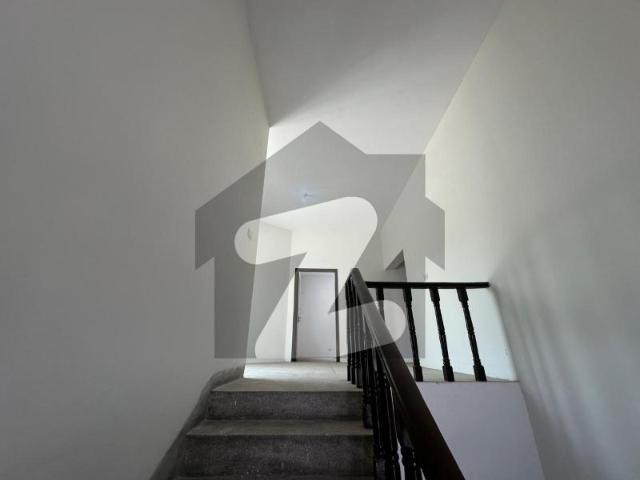 Available for RENT, 1 Kanal 4 Bedroom House in Askari 9