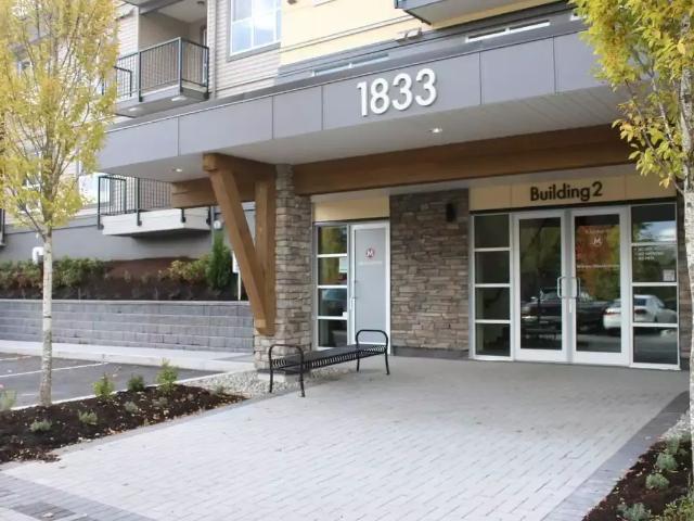 AVAILABLE IMMEDIATELY! Large 1 Bed & Den Apartment in Abbotsford!