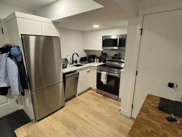 $1450 Utilities Included Modern 1 Bedroom Basement Suite in Highland Park!
