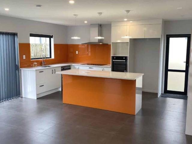 Available Now – Stunning & Secure 3 Bedroom Family Home!