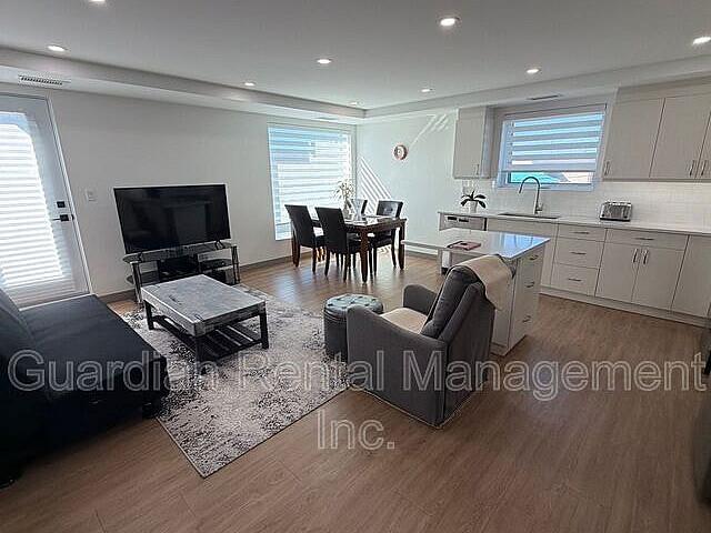 Available Now – $2,500/month 3 bedroom, 1 bath Apartment
