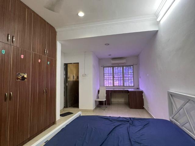 AVAILABLE Room to Let in USJ Subang Near Summit & Segi College!