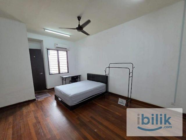 AVAILABLE Room to Let in USJ Subang Near Summit & Segi College!