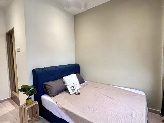 Available Room at Melawati! Less than 10 min to LRT Wangsa Maju