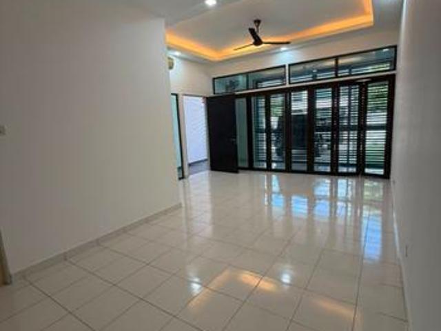 Bandar Bukit Raja Cogan Partialy furnished with kitchen cabinet