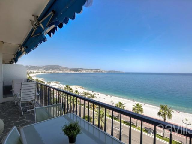 Avant dernier étage avec terrasse face à la mer