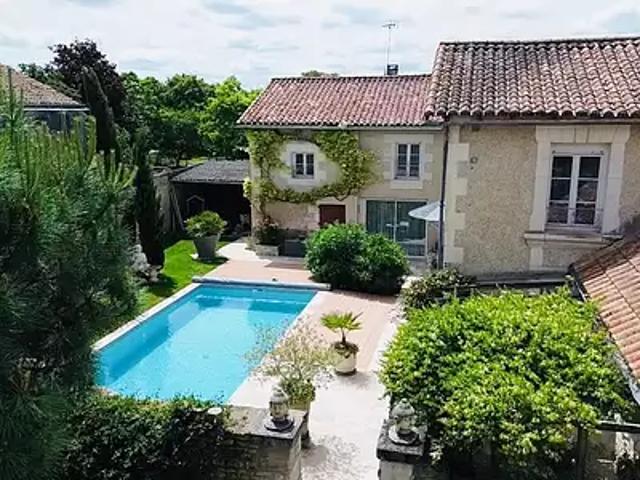 Avanton 86170 Achat / Vente maison 8 pièces t8 piscine jardin