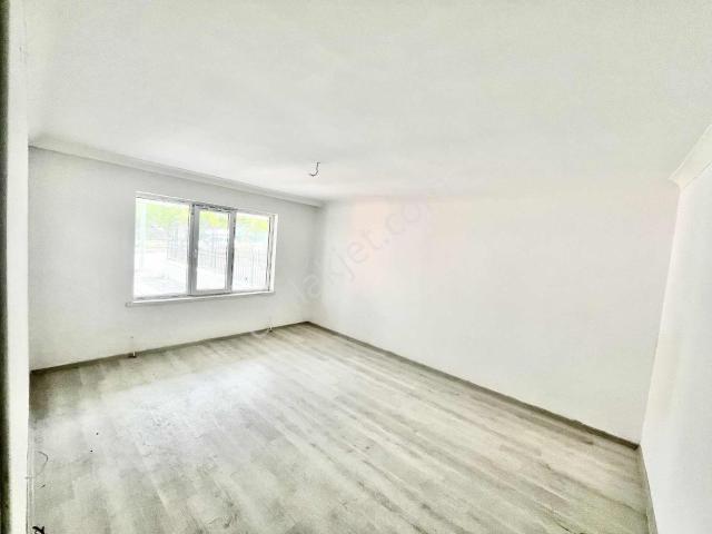 avantaj'dan Duralialıç'da Cadde Dibi Sıfır 3+1 Kilerli Daire