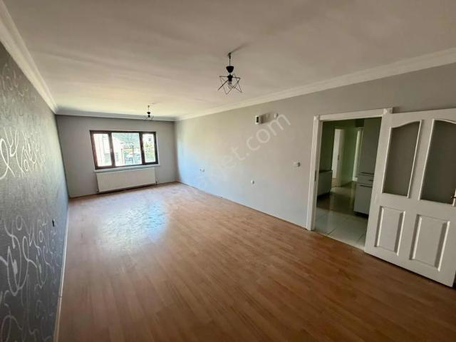 Avantajdan Yeşilbayırda Cadde Dibi Katta Geniş 2+1 Kilerli Daire