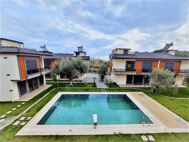 Avcı'dan Müstakil Villa Güvenlikli Ortak Havuzlu Site İçinde