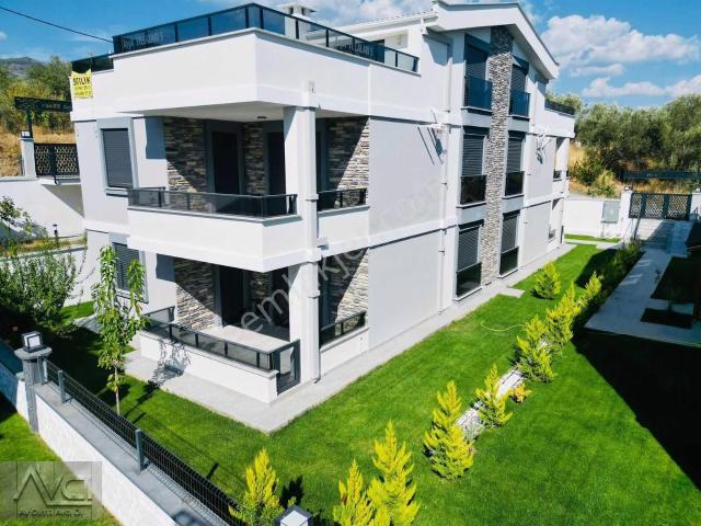 Avcıdan Altınoluk Narlı Manzaralı Geniş Oda 4+1 Villa